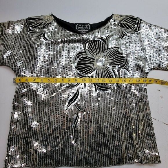 JLB Women's Silver Sequin Blouse Top Size Small 100% Silk Floral Short Sleeve - Picture 7 of 8